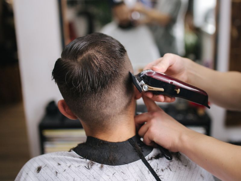 Sự khác biệt của tông đơ đi khung và cắt fade