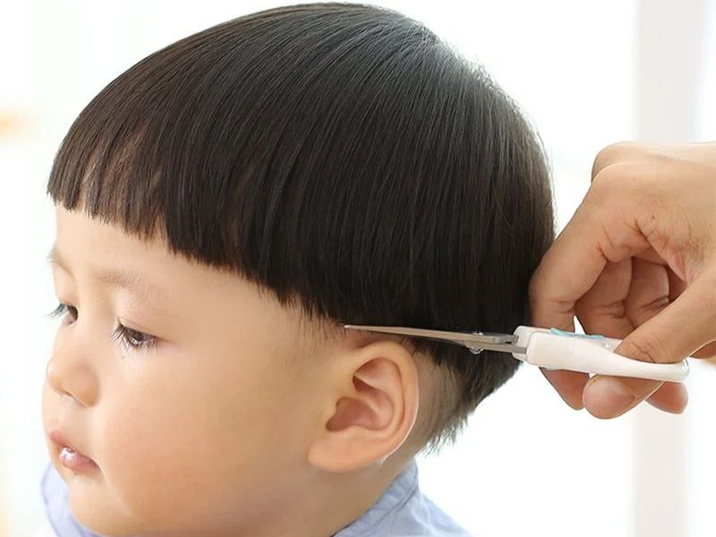 Cách chọn kéo cắt tóc cho bé